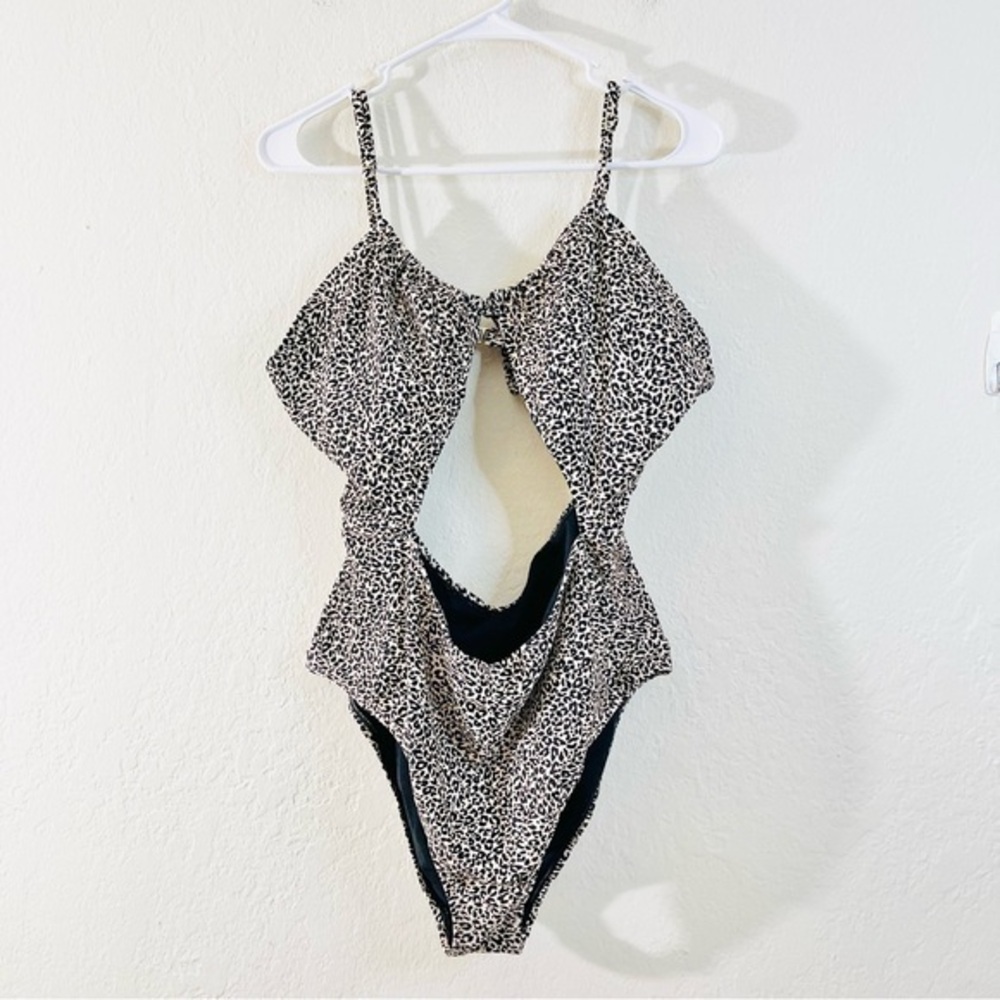 Ninety-Nine° Tunnel Cutout One-Piece Swimsuit XXL Black/White
